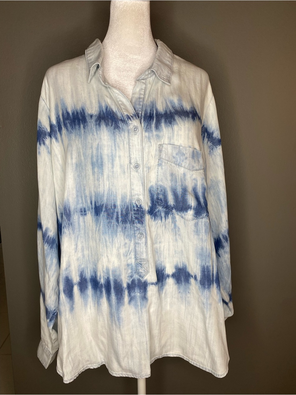 NWOT! Side Stitch Tie-Dye Long Sleeve Button Down Shirt in Indigo & White - XL